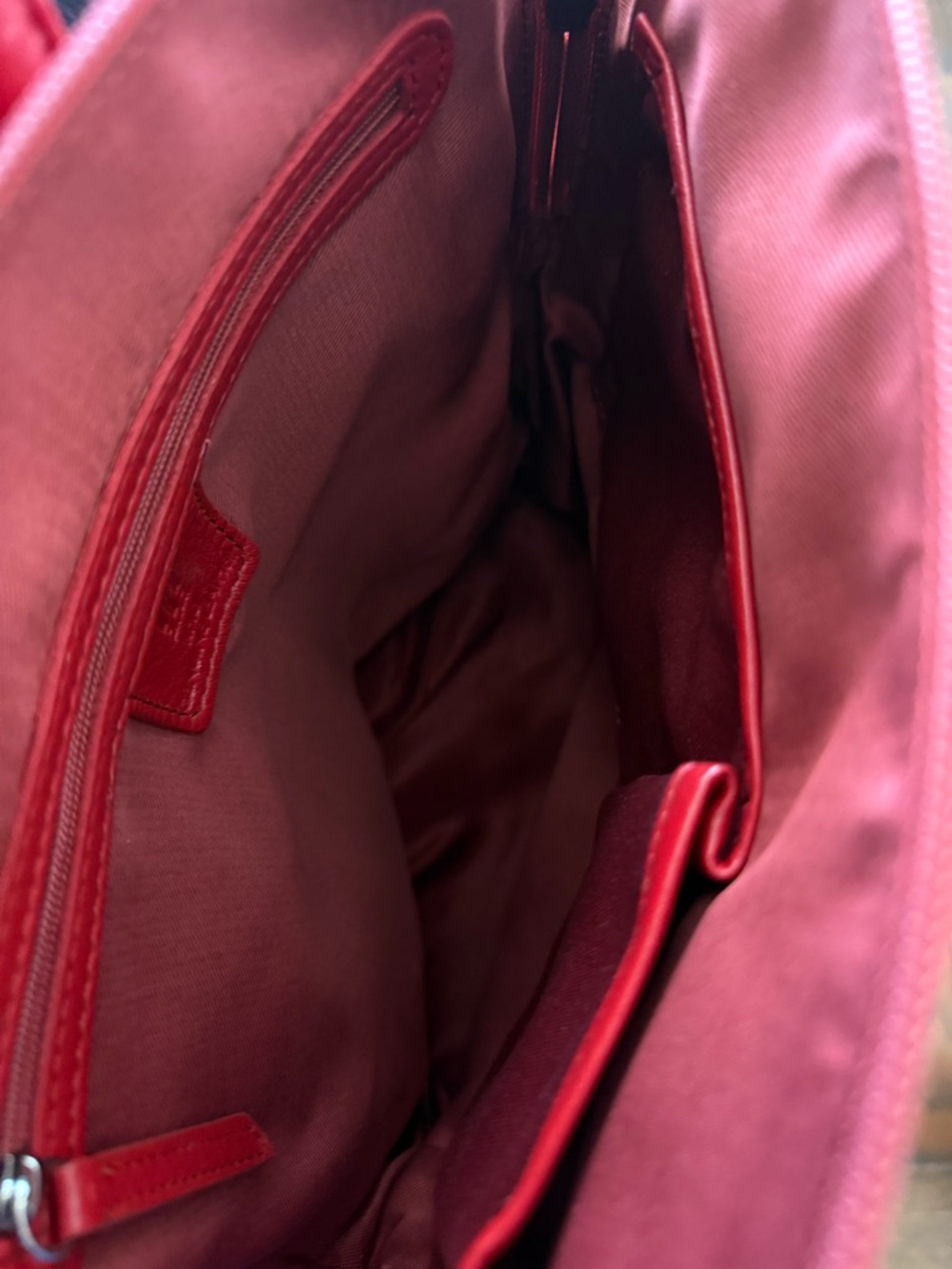 Elegant Red Women's Leather Backpack - Picture 3 of 4